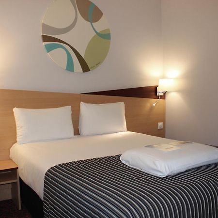 Kyriad Hotel Dijon Gare Экстерьер фото