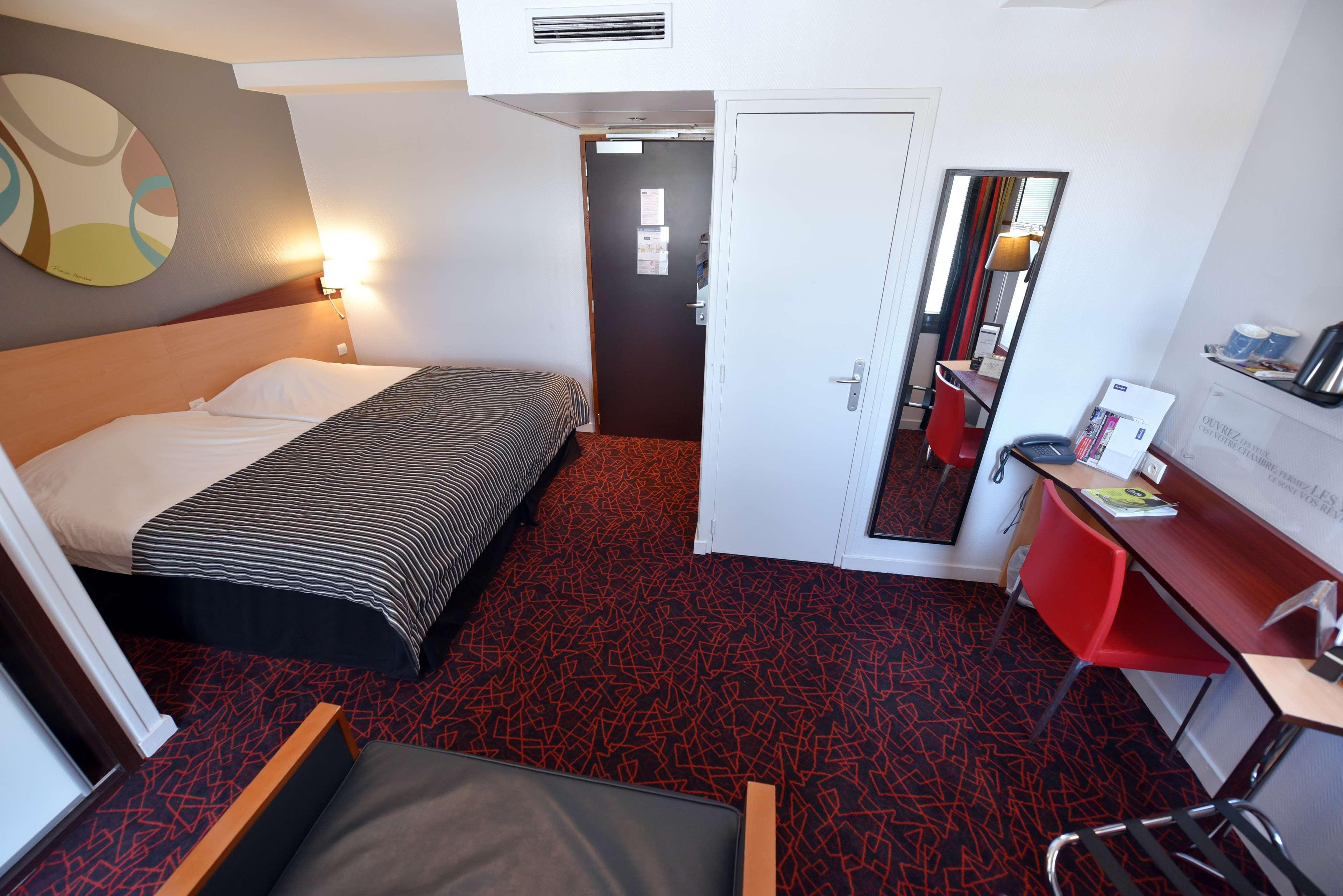Kyriad Hotel Dijon Gare Экстерьер фото