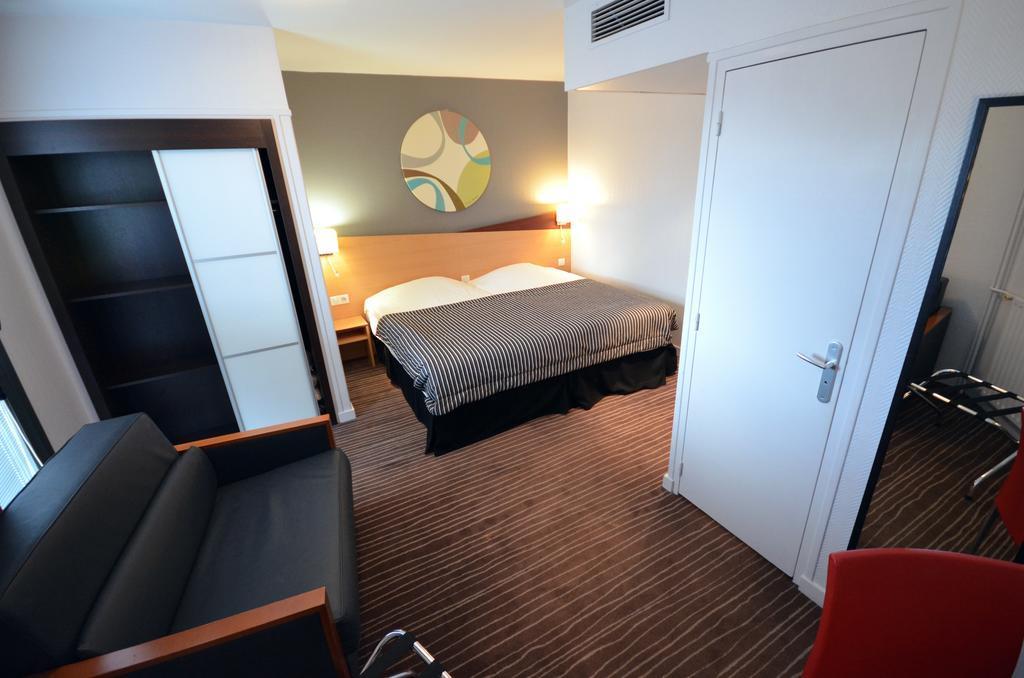 Kyriad Hotel Dijon Gare Экстерьер фото