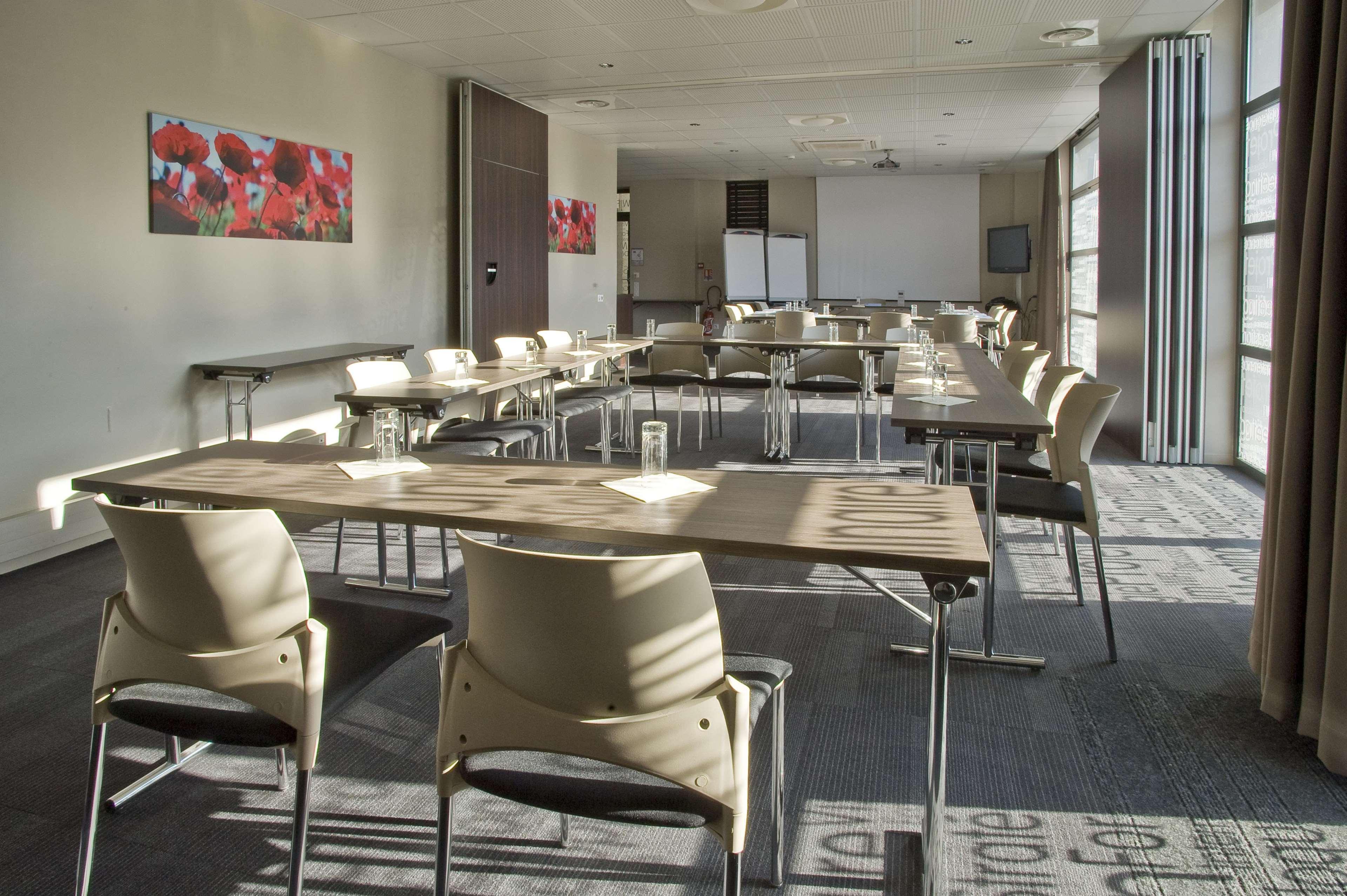 Kyriad Hotel Dijon Gare Экстерьер фото
