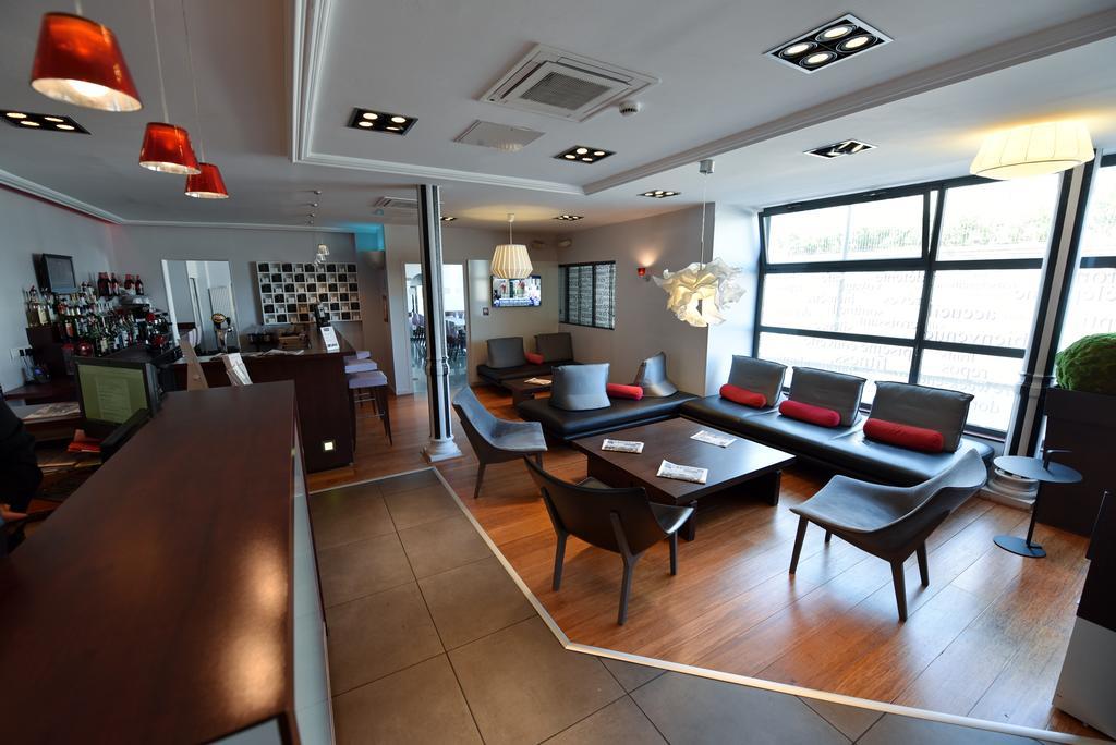 Kyriad Hotel Dijon Gare Экстерьер фото